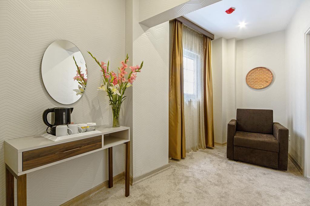 Almina Guest House Истанбул Екстериор снимка